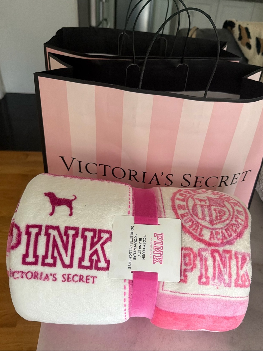 Victoria's Secret PINK CAMPUS Plush Pink & White Logo Throw Blanket NEW NWT